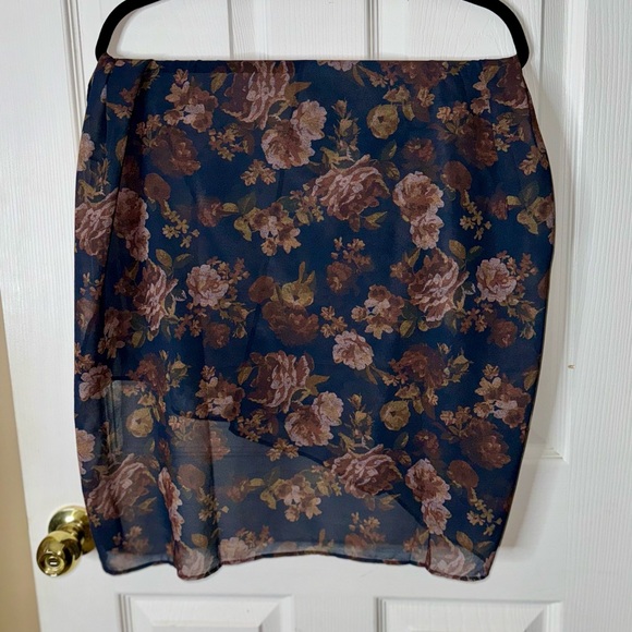 *New* Joyfolie Chels Large Floral Navy Scarf - Picture 2 of 2